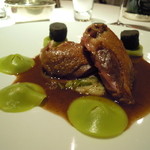 レ セゾン - 仔鳩のロティ ポワローとモワル メルローを香らせたジュとトリュフ