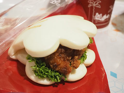 グローブシェイプのチキンパオ By Chineko プラズマ レイズ ダイナー Plazma Ray S Diner 東京ディズニーランド ステーション レストラン その他 食べログ グローブシェイプのチキンパオ By Chineko プラズマ レイズ ダイナー Plazma Ray S Diner 東京ディズニーランド ステーション レストラン その他 食べログ