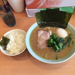 家系ラーメン 貫徹家 - ラーメン 無料ライス