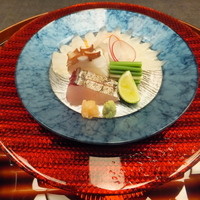 あわみ - てっさ　季節の造り二種　あしらい