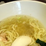 塩生姜らー麺専門店 MANNISH - 塩生姜スープ