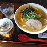 豚骨らーめん 一本道 - 濃厚魚介系豚骨ラーメン（大盛り）920円