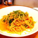 クチーナ ランパ - カジキマグロとケッパー、ほうれん草、バジルのトマトソースパスタです