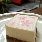 椿屋珈琲 花仙堂 - レアチーズケーキ 桜