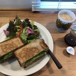 THE SANDWICH CLUB - B.L.T 890円+10% 
                        ランチAセット（サラダ・ドリンク）280円+10%
                        ホットコーヒー 100円+10%