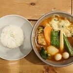 SAMA - チキンカリー ¥1150*あっさりスープ*焦がしチーズブロッコリー ¥170*辛さ8*ライスS