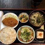 Kanou - モツ煮とメンチカツ定食1000円税込