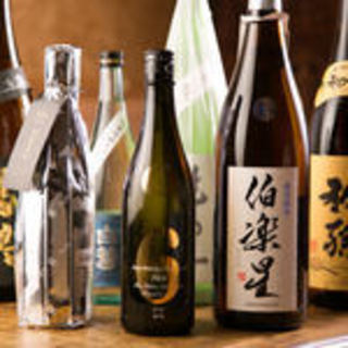 选择了适合炭火烧烤的日本酒、烧酒、果酒、葡萄酒◎