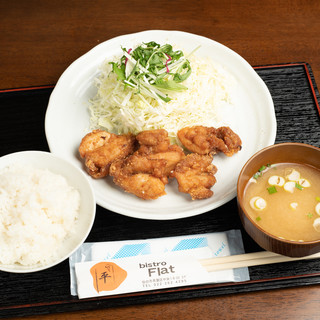 Enjoy an authentic lunch of Sendai beef, germ-free pork, and brand-name chicken for less than 1,000 yen.