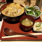 焼鳥・だご汁 さつま屋 - 親子丼(980円)(税抜)