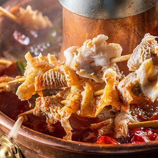 Don't miss the frog and crayfish hotpot "Hadoo Wang Long 拿下 frog"!