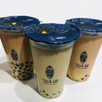 TEA18 - 右・左：プリンミルクティー 481円
            真ん中：宇治抹茶ラテ 421円