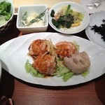 ゆとりの空間 - かもめランチ、サーモンとエビのつくね