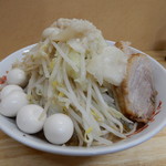 ラーメン 登良治郎 - 小ブタ2枚、麺280g (野菜.ニンニク.アブラ増し)