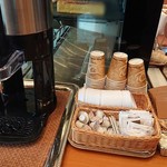 カフェ・イン・ザ・パーク - 朝食会場の出たとこにコーヒーのサービス