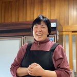 Mukashinokiritampoya - 女将さんの豪快な笑顔の入ったきりたんぽ鍋。元々は親父さんときりたんぽ作りをしていたが、地元にきりたんぽ専門店がないへことから自らお店を始めたらしい。