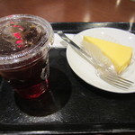 Starbucks Coffee - アイスティーとニューヨークチーズケーキ