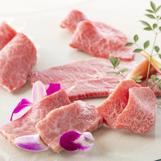 極上の黒毛和牛と、工夫を凝らした料理の数々