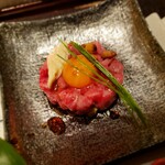 焼肉 強小亭 - 大山黒牛　炙りユッケ