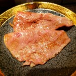 焼肉 強小亭 - サーロイン焼き上がり