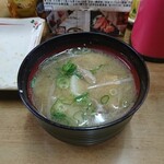 伊勢屋酒店 - 具だくさんの味噌汁(サービス)