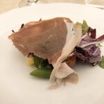 RISTORANTE CANOVIANO - 水牛のモッツァレラチーズとフルーツトマト　季節野菜のサラダ仕立て　パルマ産生ハムを添えて