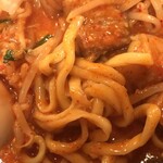 大塚屋 - 太い縮れ麺