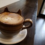 宿木カフェ - この下に にゃんこ達お昼寝してます
