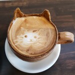 宿木カフェ - 名物 キャットチーノ 680円 砂糖抜きできます