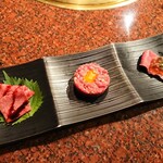 焼肉うしごろ 銀座店 - 牛刺し3種盛り合わせ