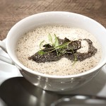 cochonique - ◆マッシュルームのスープ、トリュフのせ・・マッシュルームの旨みがよく出ていて美味しい