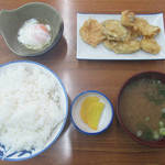 Ichiraku - ご飯大盛り \150 と味噌汁 \100
