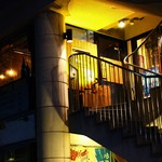 Kitchen & Bar Kanon - 螺旋階段を登ってすぐ。