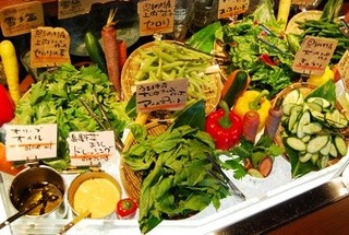 Nouen Robata Shimabutaya - 名物！サラダバー食べ放題　沖縄の珍しい野菜や、有機、無農薬野菜も