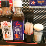 産直仕入れの北海道定食屋 北海堂 - テーブル上の調味料