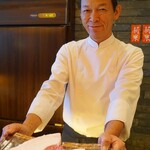 とんかつ マンジェ - 十勝ロイヤルマンガリッツァ豚の生肉です✨
      この脂身！トリミングしてこの比率！