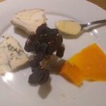 ビストロラドレ - チーズの盛り合わせ