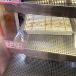 カケタ養鶏場直売所 - 無くなっても揚げたてが補充されます