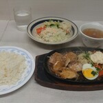 キッチン岡田 - 日替り定食（チキンソテー&カニコロッケ）¥500