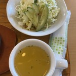 アロマ珈琲 - セットのスープとサラダ。