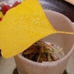 日本焼肉はせ川 - 桂剥きされた大根の筒