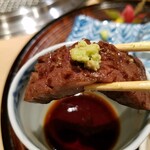 日本焼肉はせ川 - 山葵を乗せて
