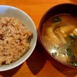 栄夏 - ご飯とお味噌汁はおかわりできますよ～ １杯づつおかわりいただきますた。