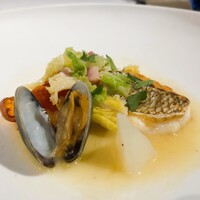 THE KAWABUN NAGOYA - 真鯛のソテー　ちりめんキャベツとあさりのバターソース 
ふっくらした真鯛にあさりの旨味が加わって、とても美味しい♡