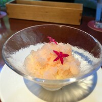 THE KAWABUN NAGOYA - 林檎とジャスミンのパンナコッタ
                    林檎のグラニテが爽やか〜♫まろやかなパンナコッタと絡めて食べるとより美味しい♡