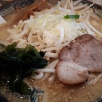 北海道らーめん みそ熊 - さっぽろ味噌ラーメン(大)760円　大盛りは無料サービス