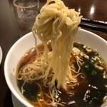 豫園 - ワンタン麺、麺アップ