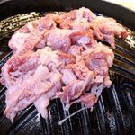 大衆肉酒場 天草や - 「A5黒毛和牛　赤身ウデ」は、薄切りなのでさっと炙る感じで調理完了！