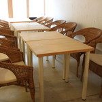 キッチン ノリタ - ガラス張りで明るい店内～