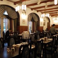 フランス料理 エスカーレ ホテルモントレ仙台 - お店中央の窓側の席に案内されました 